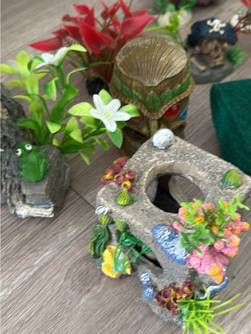 Assorted Aquarium necessities - Picture 2 of 6